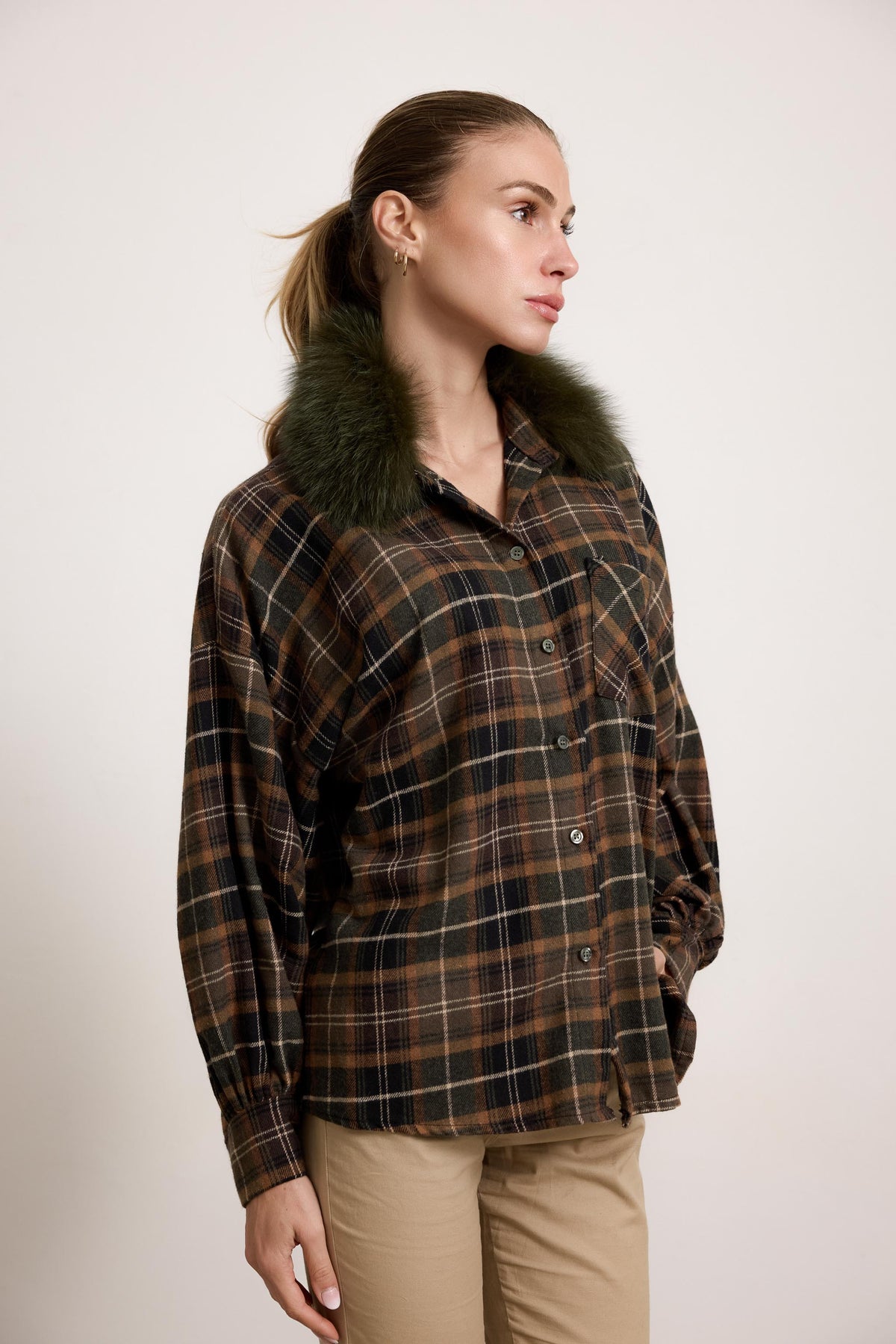 BELFAST - Camicia con colletto in pelliccia (Verde)