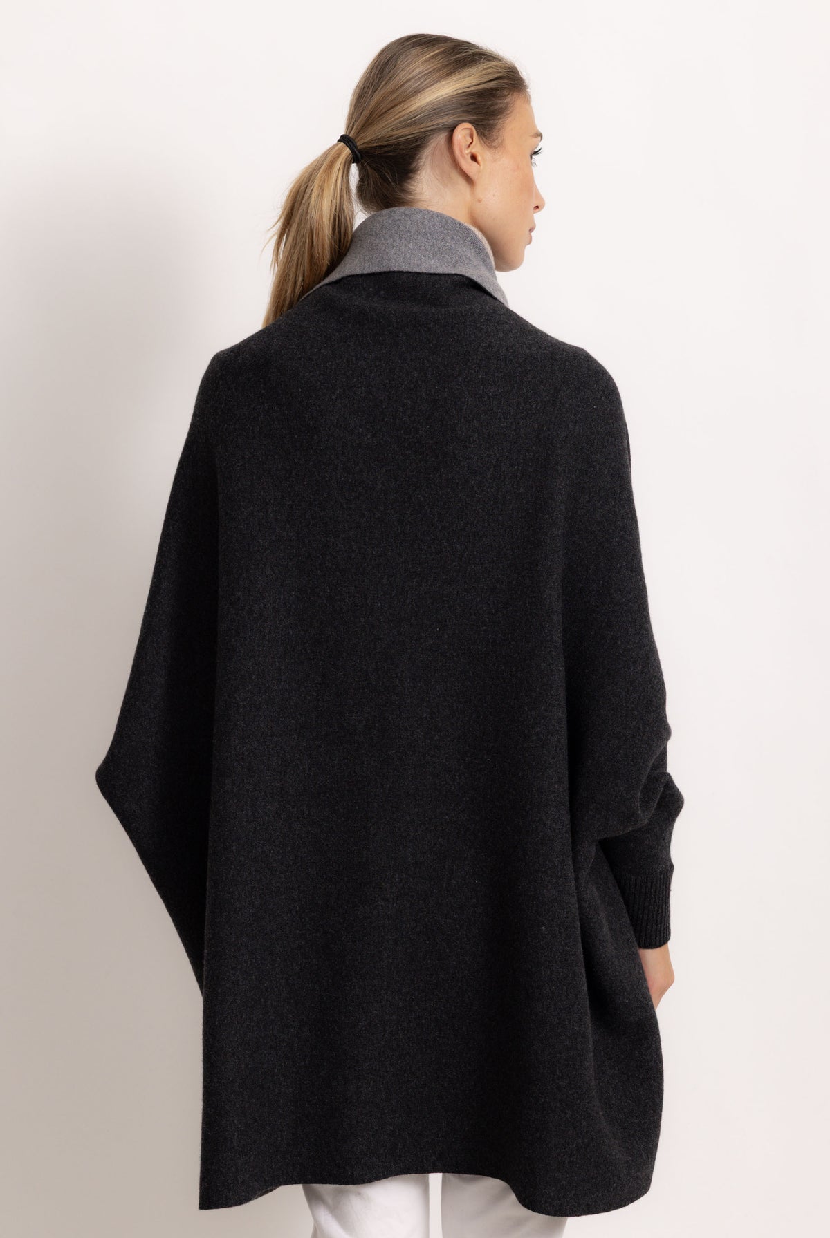 GINEVRA - Poncho con maniche (Antracite Scuro/Grigio Top)