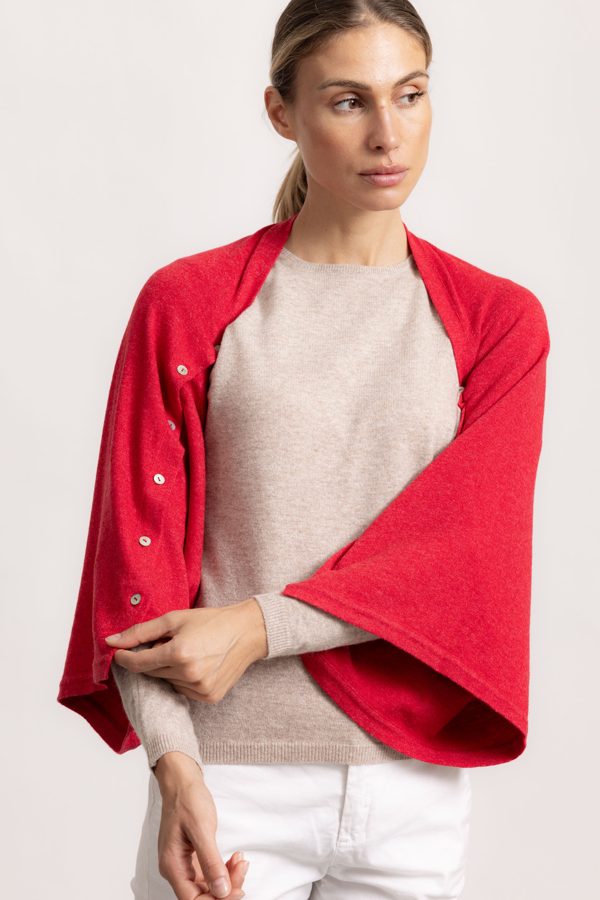 LAVINIA - Poncho con bottoni (Rosso)