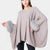 Londres - Poncho con Fox Puffs (Taupe)
