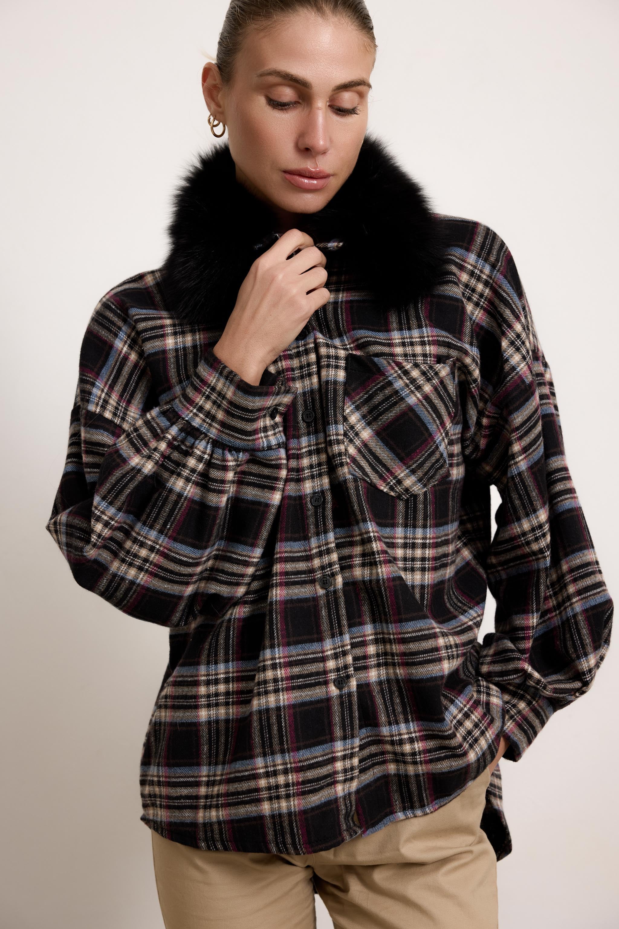 BELFAST - Camicia con colletto in pelliccia (Nero)