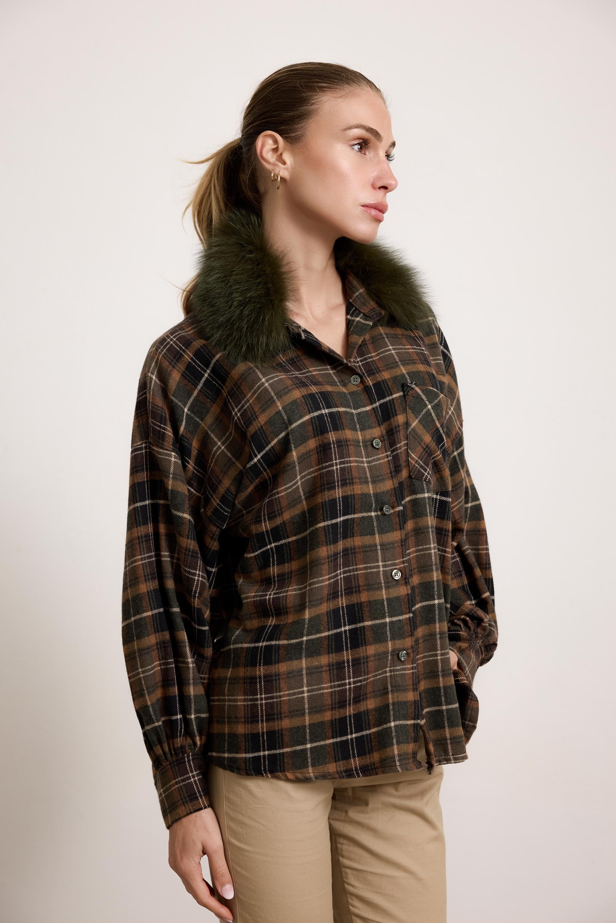 BELFAST - Camicia con colletto in pelliccia (Verde)