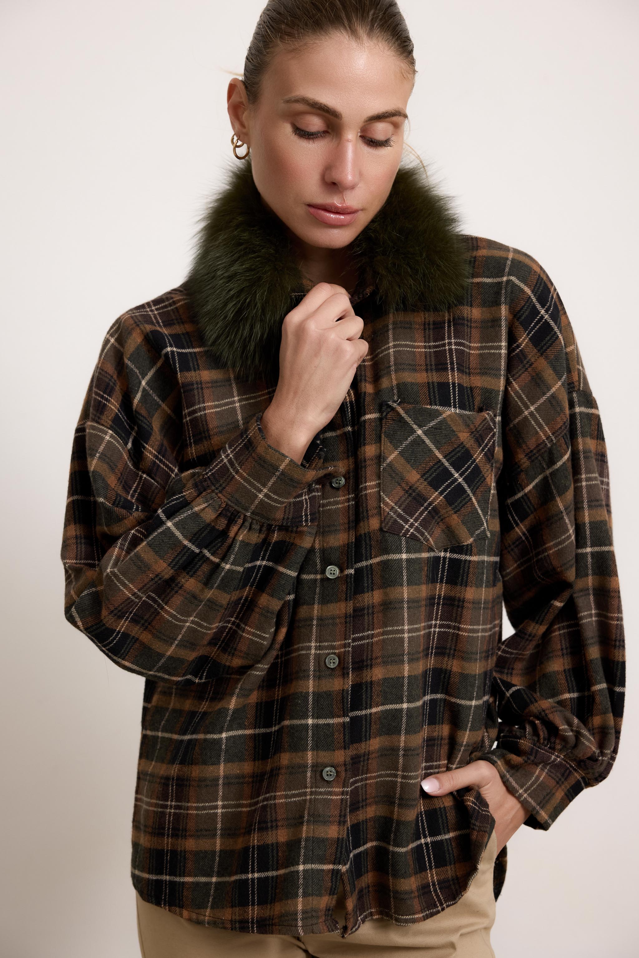 BELFAST - Camicia con colletto in pelliccia (Verde)
