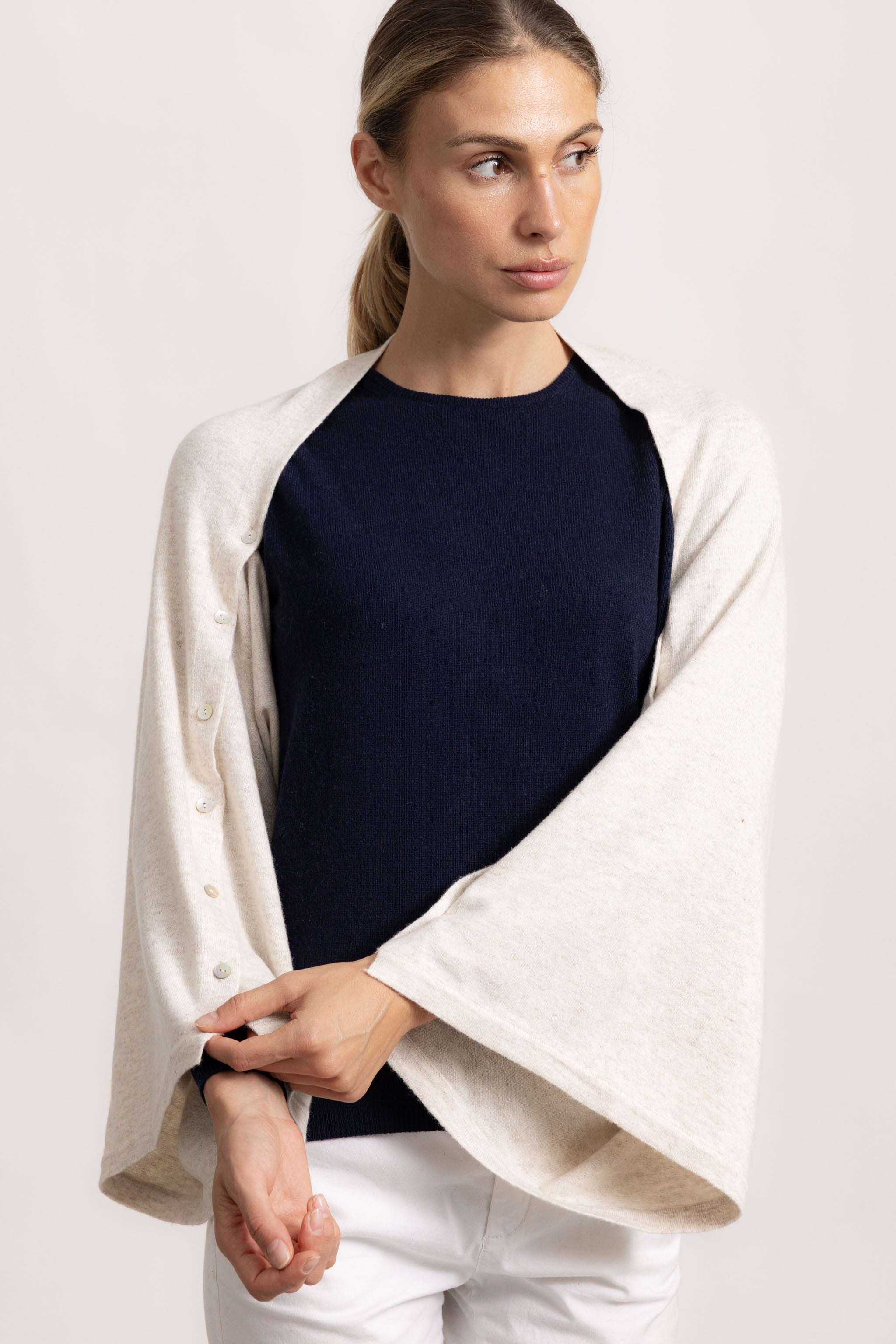 LAVINIA - Poncho con bottoni (Beige Chiaro)