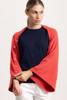 LAVINIA - Poncho con bottoni (Corallo)