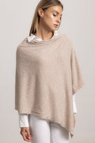 LAVINIA - Poncho con bottoni, indossato avvolto (Beige Medio)