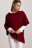 LAVINIA - Poncho con bottoni, indossato avvolto (Bordeaux)