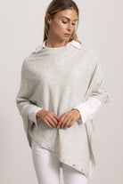 LAVINIA - Poncho con bottoni, indossato avvolto (Grigio)