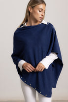 LAVINIA - Poncho con bottoni, indossato avvolto (Marine)